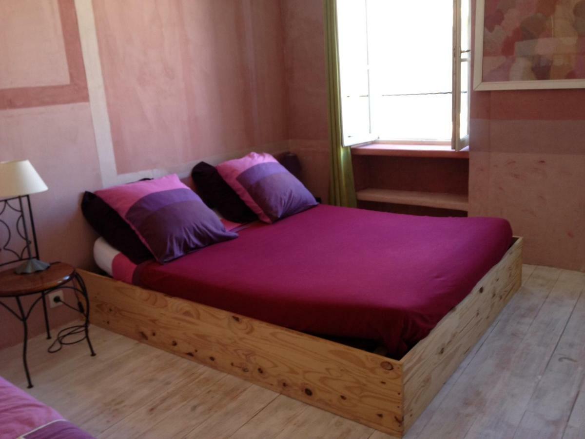 グリュイッサン La Planque Bed & Breakfast エクステリア 写真