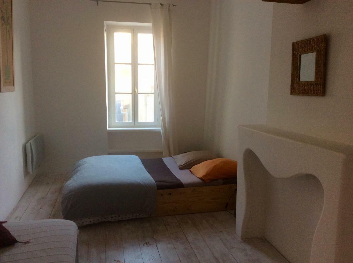 グリュイッサン La Planque Bed & Breakfast エクステリア 写真